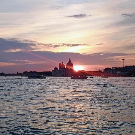 Venetian Near San Marco & Biennale ונציה