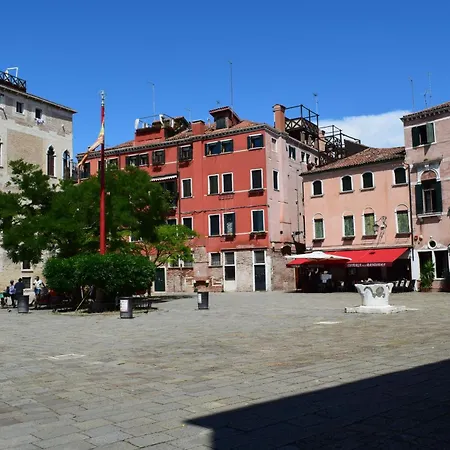 アパート Venetian Apartment Near San Marco & Biennale ヴェネツィア