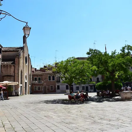 Venetian Apartment Near San Marco & Biennale アパート