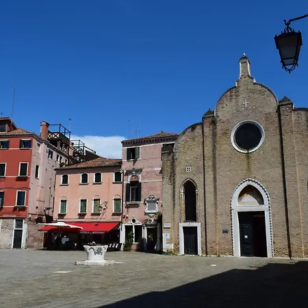 Venetian Apartment Near San Marco & Biennale アパート *